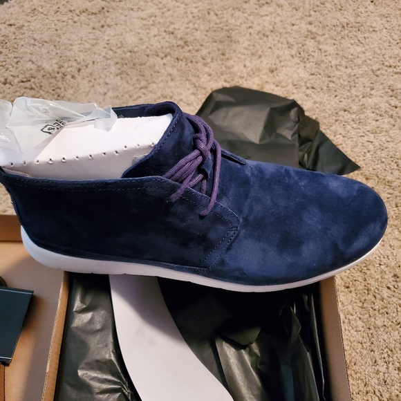 Shoes - Picture 3 of 4